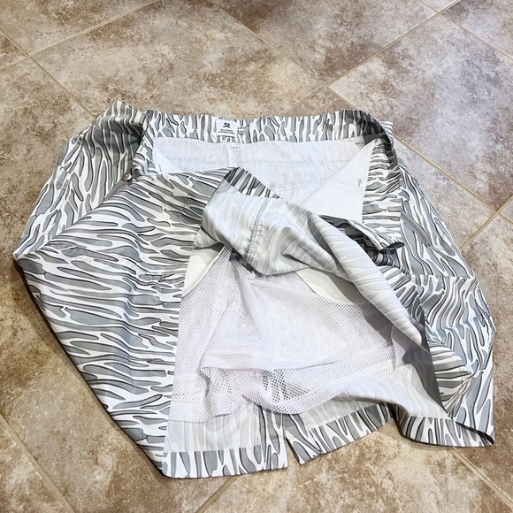 Daily Sports A Swedish Story Mid Rise Stretch Athletic Skort Gray White Size 12 - Picture 3 of 11